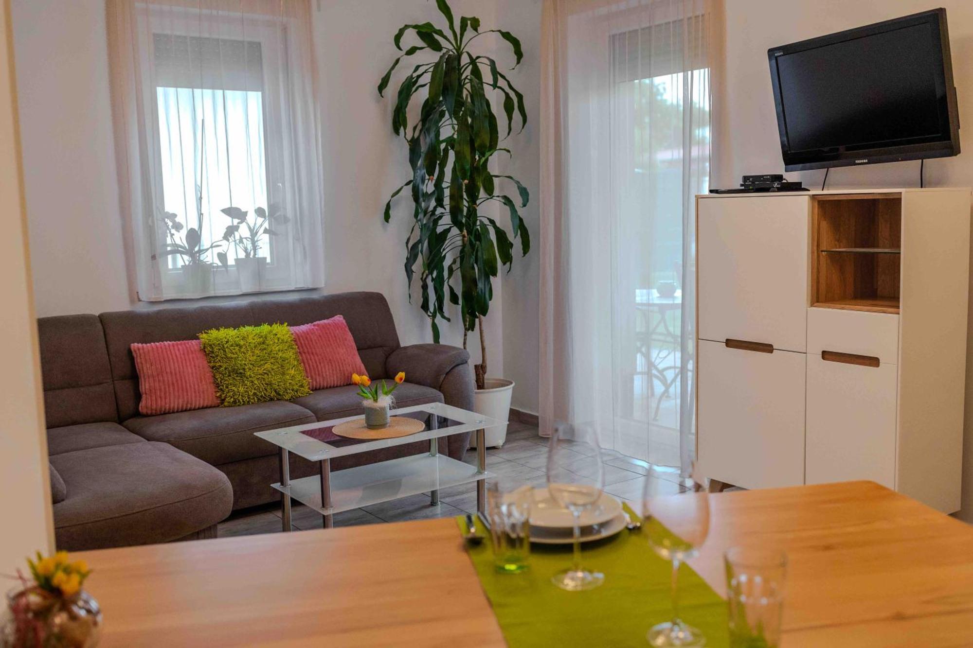 Orchidea Apartman โมชนมายารูวาร์ ภายนอก รูปภาพ